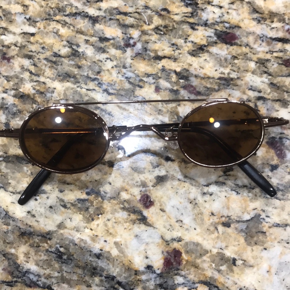 Vintage oval sunglasses